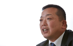 株式会社あきんどスシロー　豊崎賢一